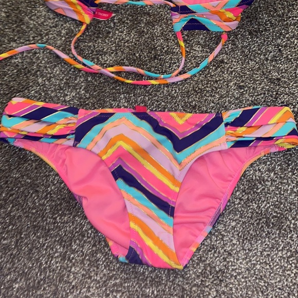 Victoria’s Secret lightly push up bathing suit - Picture 5 of 7